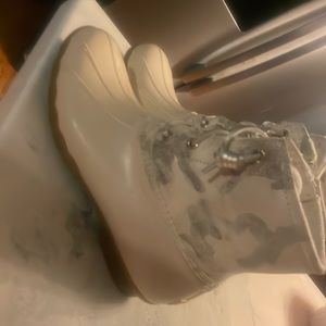 Sperry boots like new